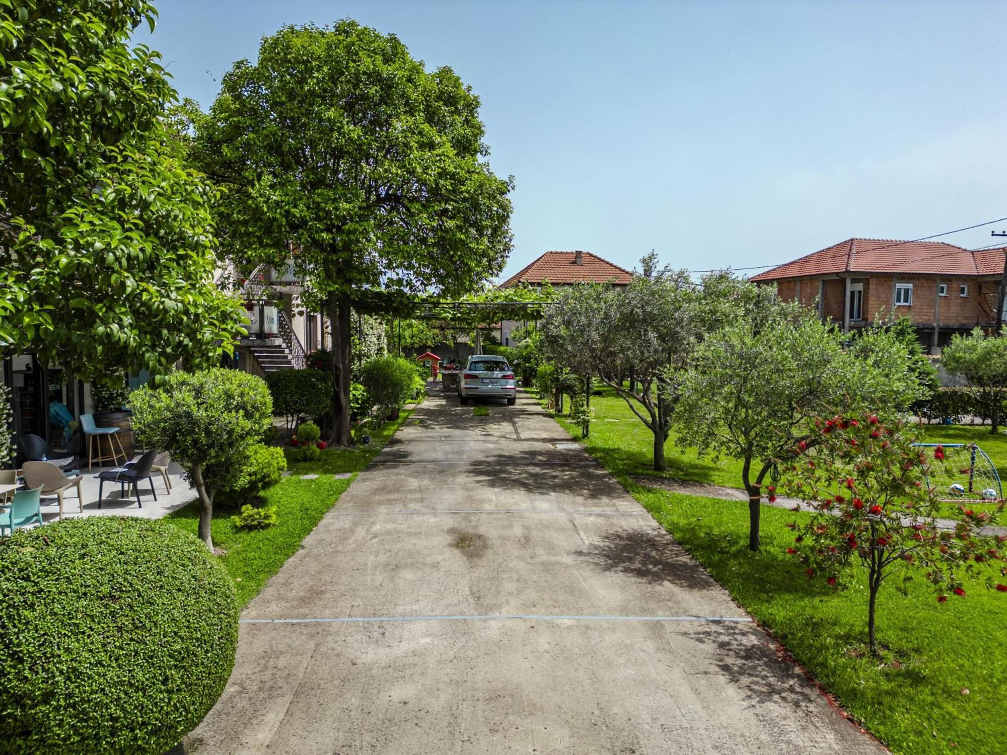 Apartments Aerodrom Подгориця Екстер'єр фото